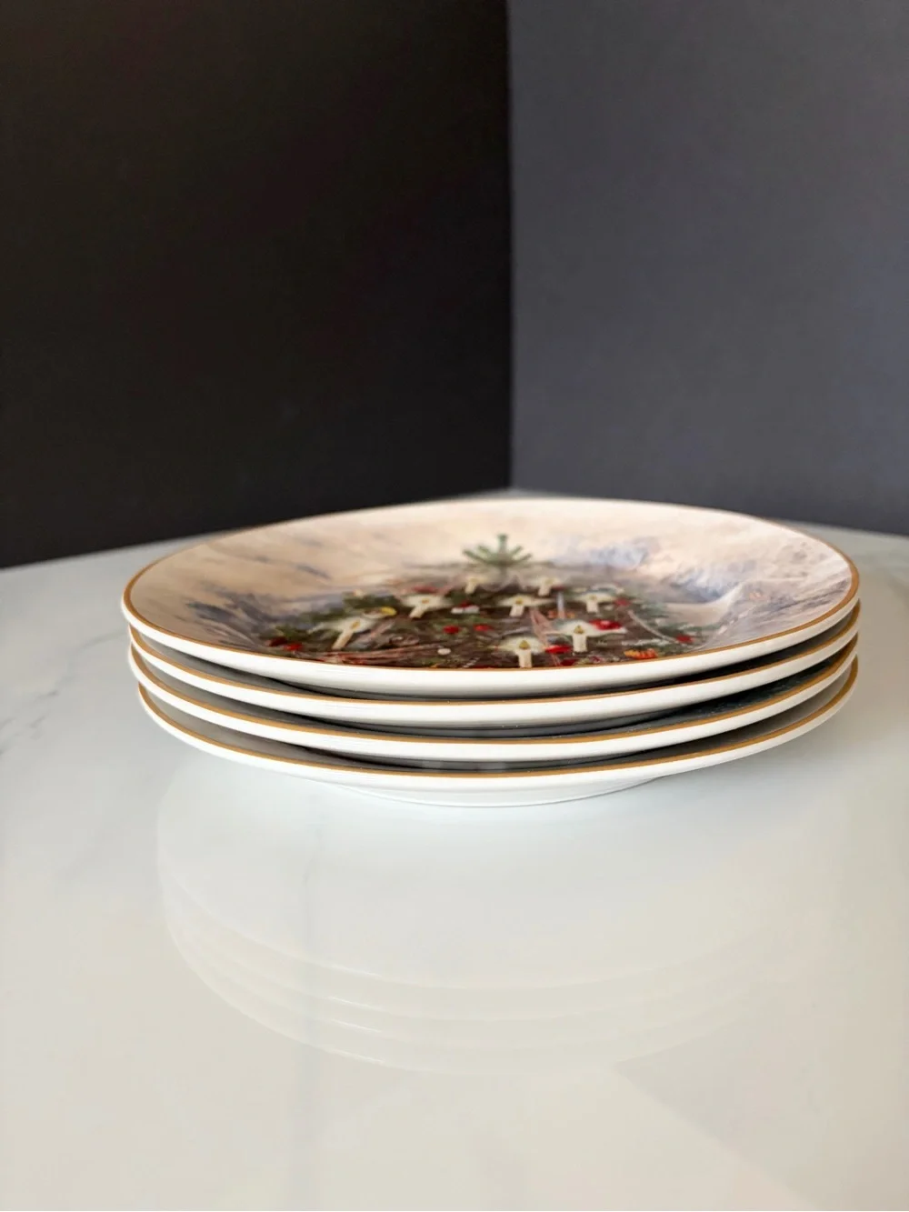 SET of 4 Nostalgic Santa Salad Plates by Pottery Barn